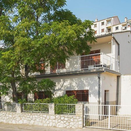 3 Bedroom Beautiful Apartment In Senj Zengg Kültér fotó