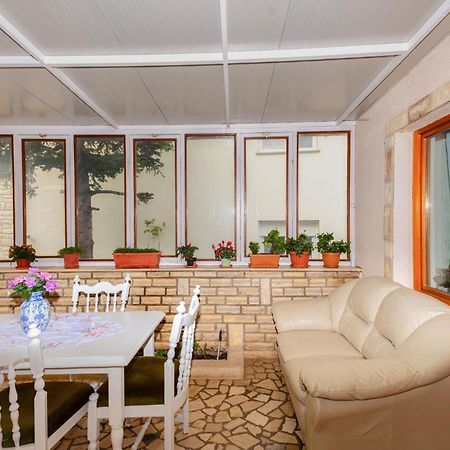 3 Bedroom Beautiful Apartment In Senj Zengg Kültér fotó